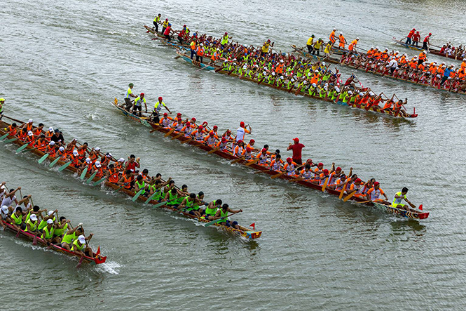 Những tác phẩm nhiếp ảnh lễ hội đua thuyền truyền thống trên sông Kiến Giang của NSNA Thành Vương sẽ là một trong những cách thức quảng bá chân thực nhất về du lịch Quảng Bình, nếu có cơ hội.