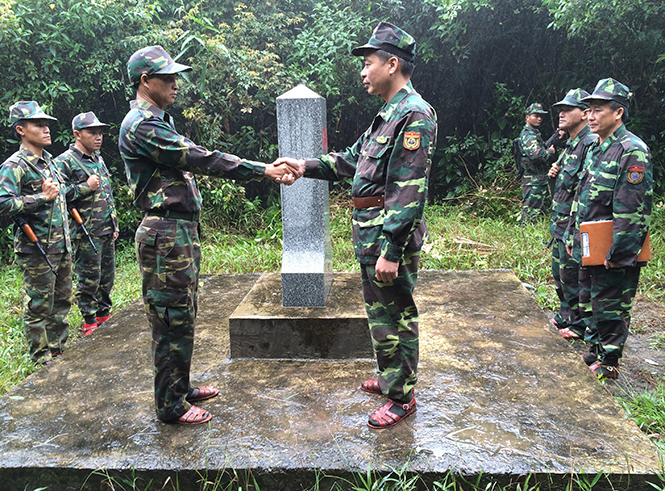 Đồn Biên phòng Ra Mai phối hợp với Đại đội BP 311 (Lào) tuần tra song phương.
