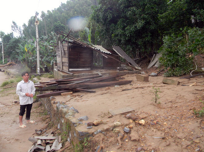 Nhà anh Mai Xuân Phi, thôn Đạm Thuỷ 3, xã Thạch Hoá bị lũ trôi mất nhà ở