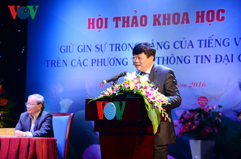 PGS.TS Nguyễn Thế Kỷ, Ủy viên Trung ương Đảng, Tổng Giám đốc Đài Tiếng nói Việt Nam phát biểu tại hội thảo.