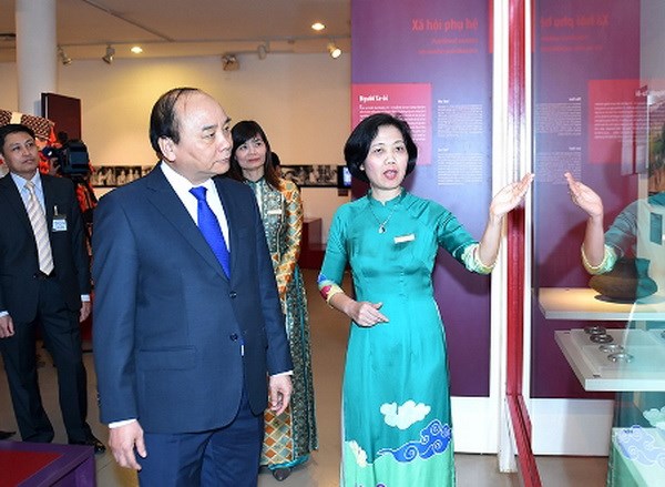 Thủ tướng Chính phủ Nguyễn Xuân Phúc tới thăm Bảo tàng Phụ nữ Việt Nam. (Nguồn: chinhphu.vn)