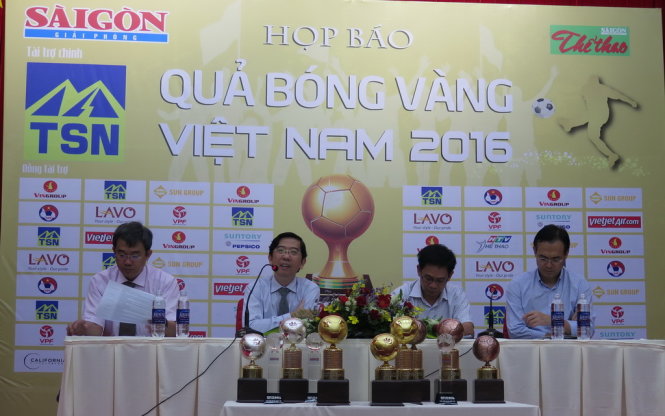  Trưởng ban tổ chức giải thưởng Quả bóng vàng VN 2016- ông Nguyễn Thành Lợi (phó Tổng biên tập báo SGGP) trả lời giới truyền thông tại cuộc họp báo diễn ra sáng 9-12 ở TP.HCM. Ảnh: S.H