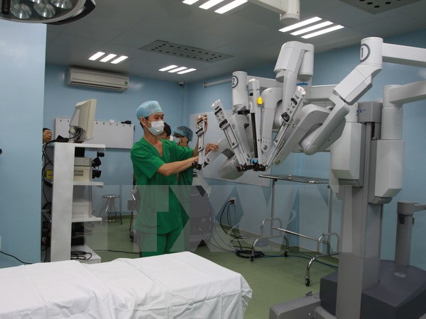 Robot phẫu thuật tại Bệnh viện Bình Dân TP. Hồ Chí Minh. (Ảnh: Phương Vy/TTXVN)