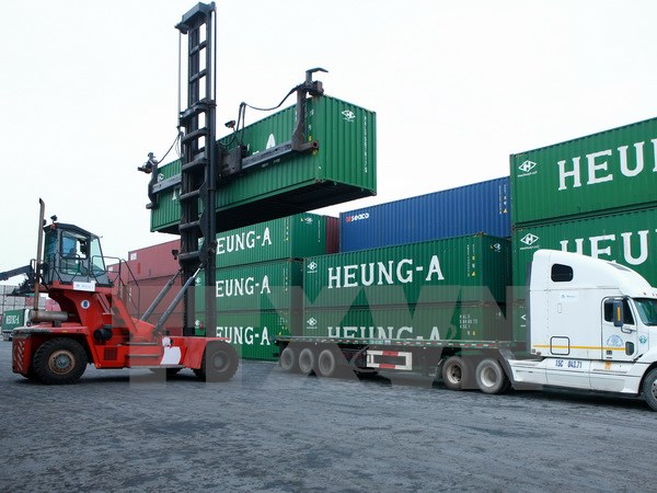 Hoạt động lưu kho, lưu bãi container tại khu vực liên doanh giữa Cảng Hải Phòng và Hãng tàu Heung-A. (Ảnh: Lâm Khánh/TTXVN)
