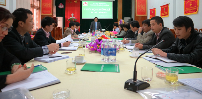 Đồng chí Nguyễn Xuân Quang chủ trì cuộc họp thường kỳ Ban đại diện HĐQT NHCSXH tỉnh