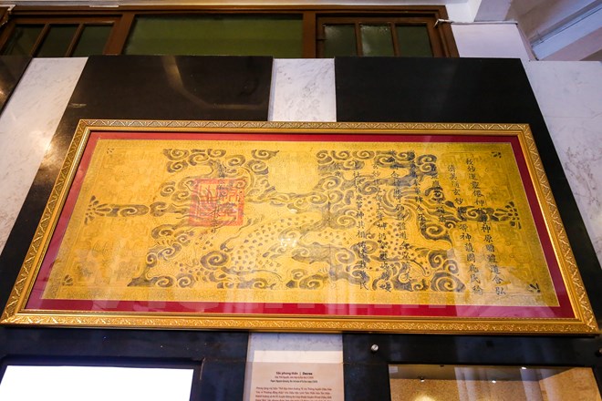 Bảo vật ‘Sắc phong thần’ bằng giấy có từ thời Nguyễn niên hiệu Tự Đức thứ 3 năm 1850. (Ảnh: Minh Sơn/Vietnam+)