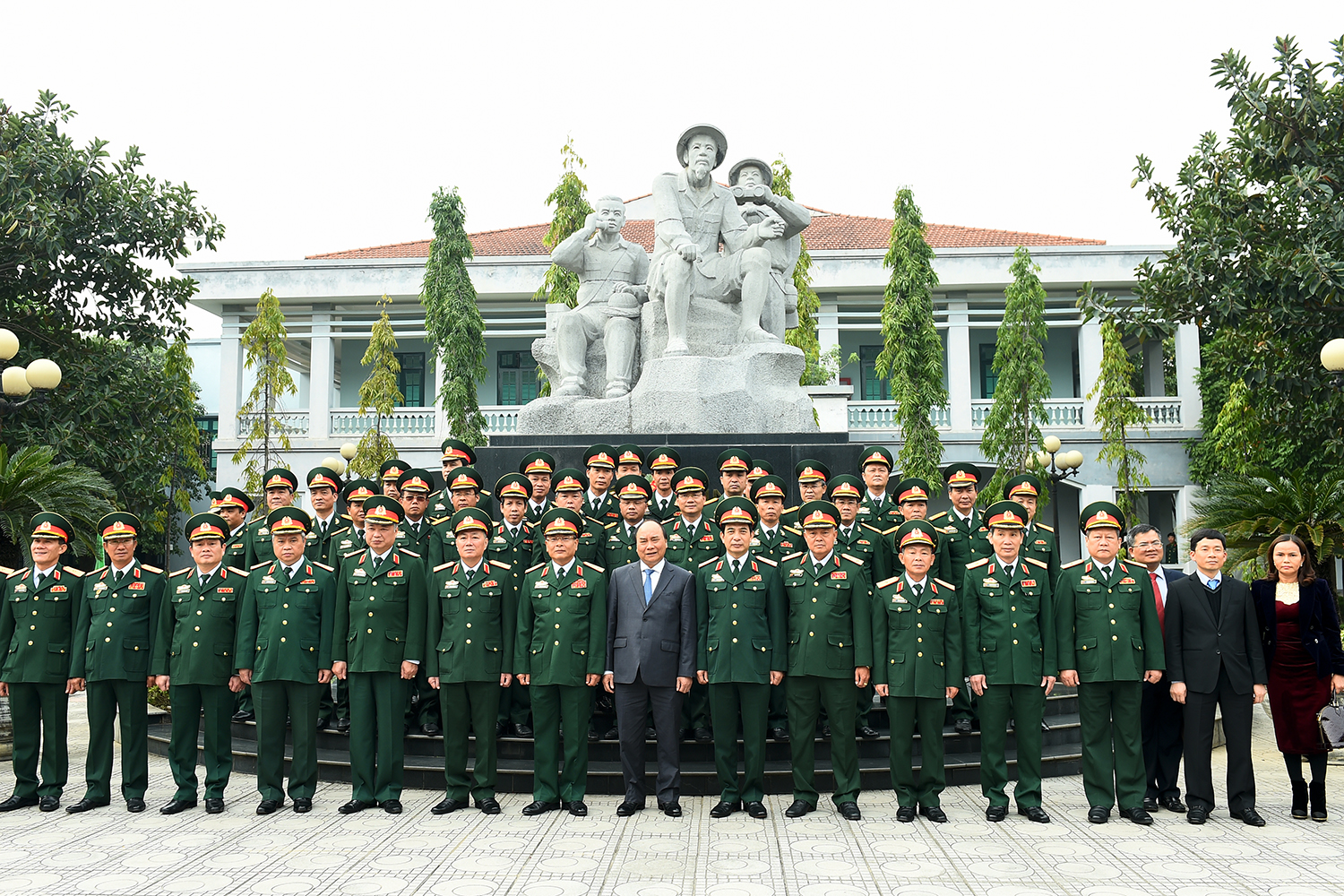 Sáng 23-1, Thủ tướng tới thăm, làm việc với Tổng cục Tình báo, Bộ Quốc phòng - Ảnh: VGP/Quang Hiếu
