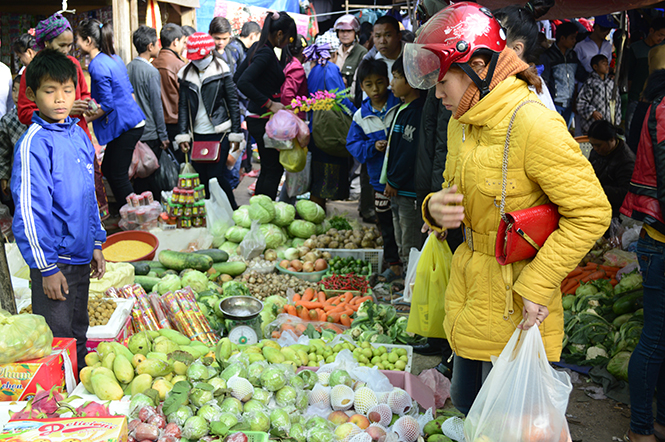  Một góc chợ Y Leeng ngày 28 tháng Chạp.