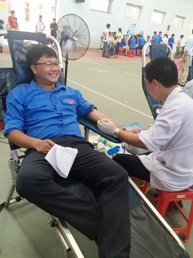  Phạm Xuân Trung trong một lần đi hiến máu nhân đạo.