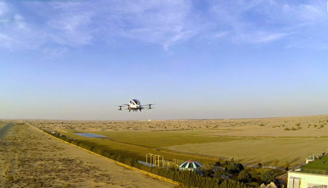 Một chiếc Ehang 184 trên bầu trời Dubai - Ảnh: CNN