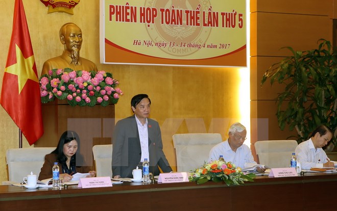 Chủ nhiệm Ủy ban Pháp luật của Quốc hội Nguyễn Khắc Định phát biểu tại phiên họp thứ 5 của ủy ban. (Ảnh: Nguyễn Dân/TTXVN)