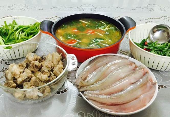 Lẩu cá khoai Quảng Bình là một trong 100 món ăn đặc sản tiêu biểu của Việt Nam.