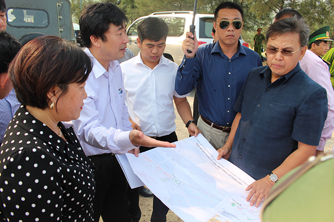  Lãnh đạo tỉnh làm việc với đoàn công tác nước bạn Lào về Dự án xây dựng kho ngoại quan và đường ống dẫn xăng dầu từ cảng biển Hòn La sang tỉnh Khăm Muộn.