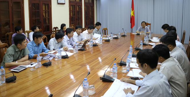 Đồng chí Nguyễn Xuân Quang- UVBTV Tỉnh ủy, Phó Chủ tịch Thường trực UBND tỉnh chỉ đạo về Điều chỉnh quy hoạch đường dây điện 22KV qua cầu Nhật Lệ 2