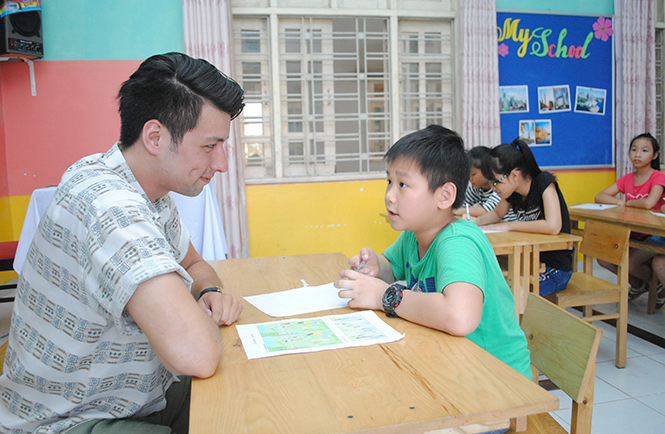 Mỗi tuần, học sinh đều được học tiếng Anh với giáo viên nước ngoài.