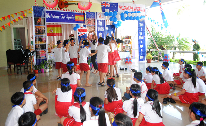 Các hoạt động của “Ngày hội đọc sách” năm 2017 của Trường tiểu học Chu Văn An đều sử dụng bằng tiếng Anh.