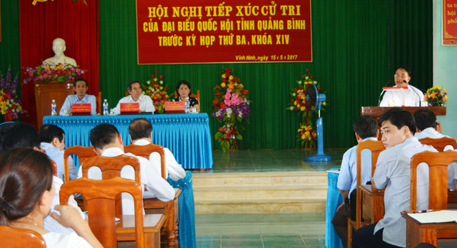 Các đại biểu Quốc hội khóa XIV tiếp xúc với cử tri huyện Quảng Ninh 