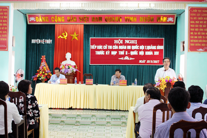 Đồng chí Nguyễn Văn Bình, Ủy viên Bộ Chính trị, Bí thư Trung ương Đảng, Trưởng ban Kinh tế Trung ương tiếp thu và giải trình một số vấn đề cử tri thắc mắc.