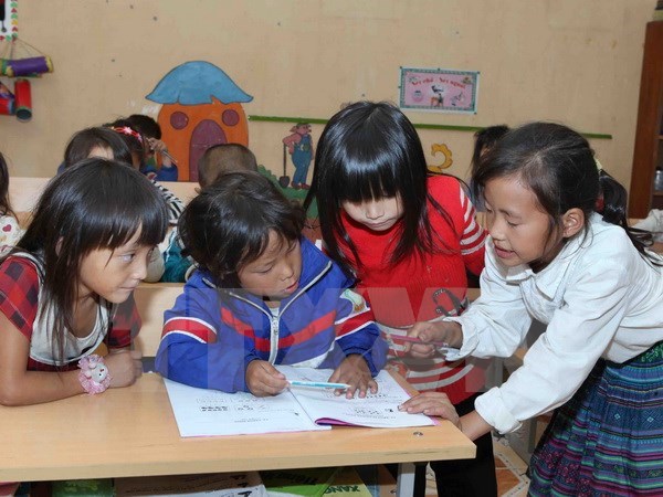 Các em học sinh lớp 4 Trường Tiểu học Lao Chải, Sa Pa, Lào Cai trong lớp học. (Ảnh minh họa: Quý Trung/TTXVN)