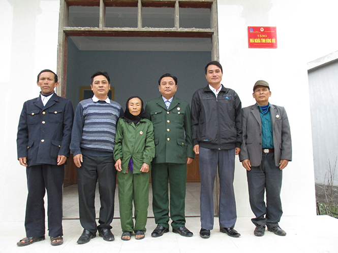 Hội CCB huyện Quảng Trạch trao nhà 