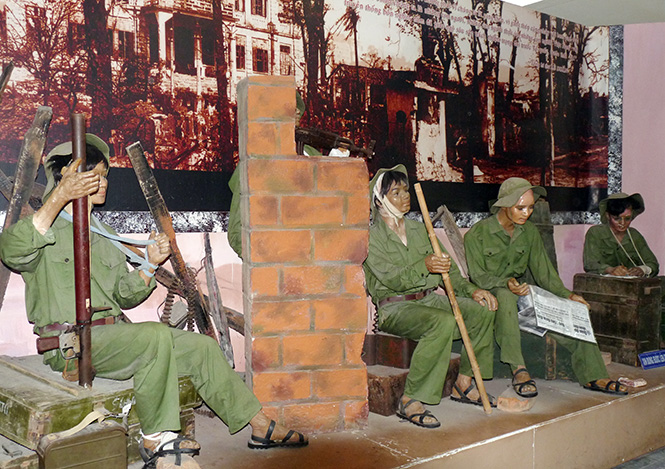  Hình ảnh các chiến sỹ giải phóng quân được khắc họa tại Thành cổ    Ảnh: T.H
