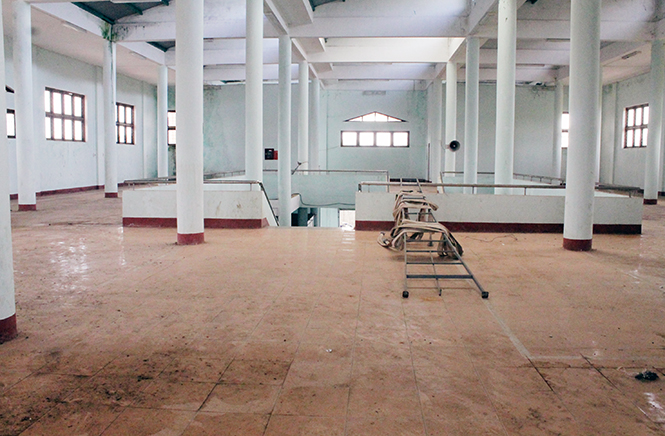Diện tích tầng 2 của chợ Phú Quý, thị trấn Nông trường Việt Trung bị bỏ trống từ khi đưa vào hoạt động.