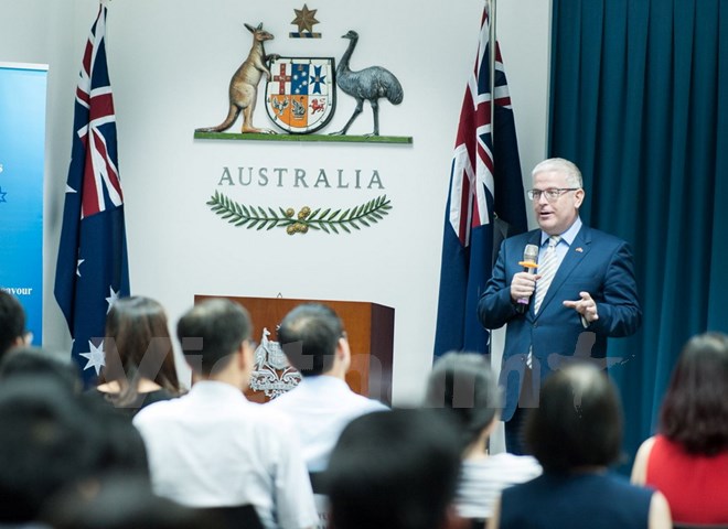 Đại sứ Australia tại Viêt Nam Craig Chittick công bố khoản hỗ trợ cho các cựu sinh viên Việt Nam học tập ở Australia. (Nguồn: Đại sứ quán Việt Nam tại Hà Nội)