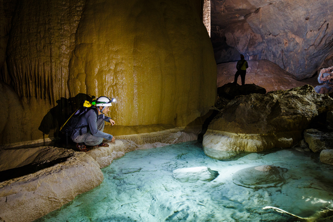 Tuyến hang Va-nước Nứt được nhiều du khách lựa chọn tham quan (Ảnh: Ryan Debooodt)