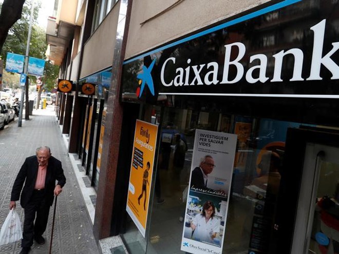 Chi nhánh ngân hàng Caixa ở Barcelona, Tây Ban Nha. (Nguồn: Reuters)