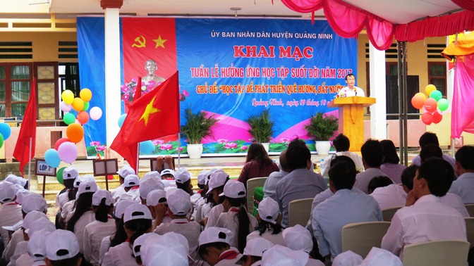 Toàn cảnh Lễ khai mạc Tuần lễ hưởng ứng học tập suốt đời năm 2017 ở Trường THCS An Ninh (Quảng Ninh)
