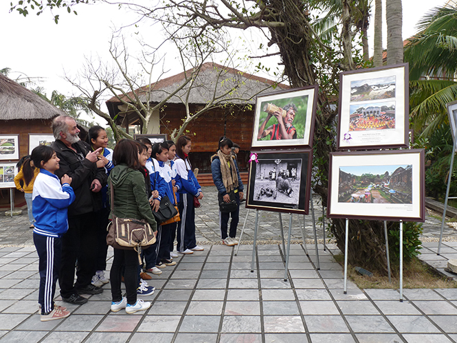 Triển lãm ảnh về di sản văn hóa Việt Nam tại Quảng Bình năm 2015.Ảnh: T.H