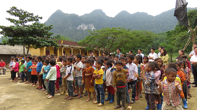 Trường tiểu học và THCS Thượng Hóa (Minh Hóa) chú trọng tăng cường giao lưu tiếng Việt cho học sinh người Rục.