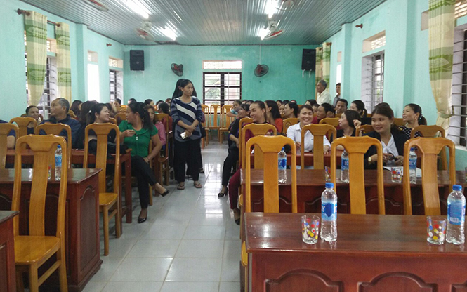 Chiều 25-10, tại hội trường UBND thị trấn Nông trường Việt Trung, đại diện Ban đại diện cha mẹ học sinh Trường tiểu học Nam Dinh xin phép không tiếp tục cuộc họp phụ huynh trong không khí ôn hoà, cởi mở và trật tự.