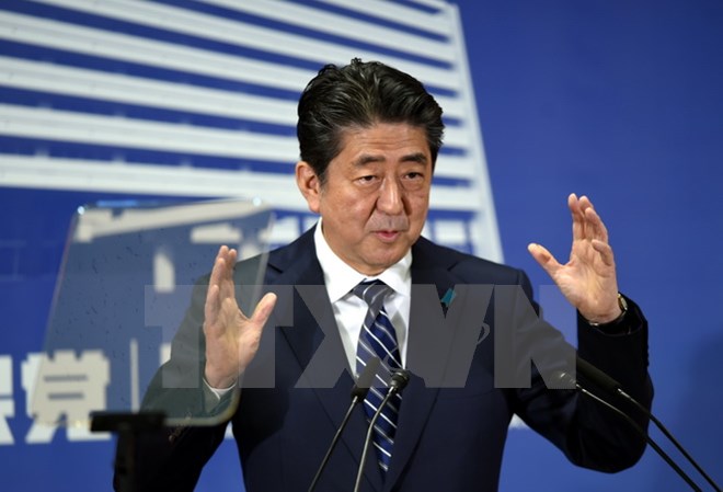 Thủ tướng Nhật Bản Shinzo Abe tại cuộc họp báo ở Tokyo ngày 23-10. (Nguồn: THX/TTXVN)