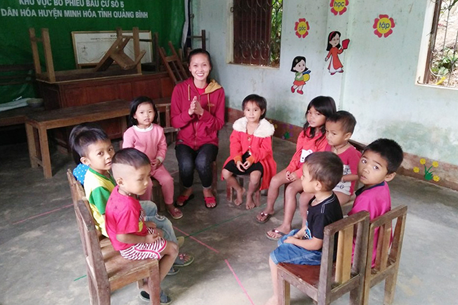 Nhà sinh hoạt cộng đồng là lớp học của cô trò ở điểm Trường mầm non Ka Định.