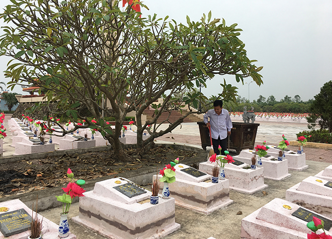 Đối với CCB Lê Quang Trung, công việc quản trang tại Nghĩa trang liệt sỹ Ba Dốc là cách để tri ân với những người đã ngã xuống vì Tổ quốc.