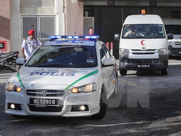 Xe cảnh sát và xe cứu thương mang thi thể ông Kim Jong-nam rời bệnh viện ở Putrajaya, Malaysia ngày 15-2. (Nguồn: EPA/TTXVN)