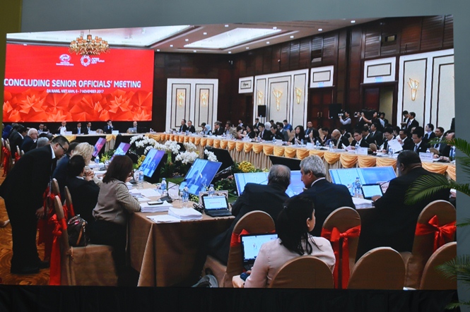 Toàn cảnh buổi khai mạc Hội nghị tổng kết quan chức cao cấp APEC (CSOM) (Ảnh chụp qua màn hình tại Trung tâm báo chí Quốc tế)