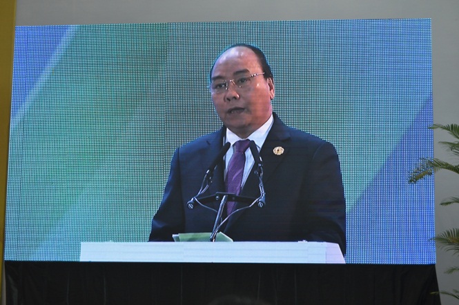 Thủ tướng Chính phủ Nguyễn Xuân Phúc phát biểu tại Hội nghị (ảnh chụp qua màn hình trực tiếp tại trung tâm báo chí quốc tế)