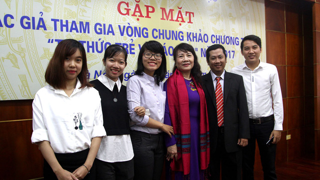   Thứ trưởng Bộ Giáo dục và Đào tạo Nguyễn Thị Nghĩa gặp mặt các tác giả lọt vòng chung khảo chương trình 