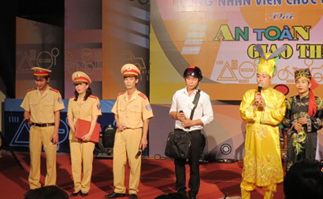 Đội tuyển Trường cao đẳng KT CNN Quảng Bình tham gia hội thi 