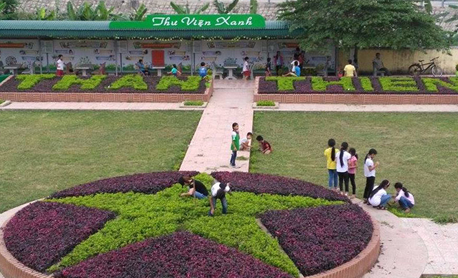  Khuôn viên sạch đẹp của nhà trường được xây dựng bằng mồ hôi công sức của cả tập thể sư phạm.
