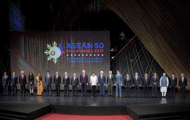 Trưởng đoàn các nước tham dự Hội nghị Cấp cao ASEAN 31 tại phiên khai mạc hội nghị sáng 13/11. (Nguồn: AFP)