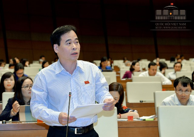 Đại biểu Nguyễn Mạnh Cường, Phó Chủ nhiệm Ủy ban Tư pháp của Quốc hội, đại biểu Quốc hội tỉnh Quảng Bình phát biểu trong phiên thảo luận tại hội trường đối với các báo cáo về công tác tư pháp năm 2017 của các cơ quan tư pháp.