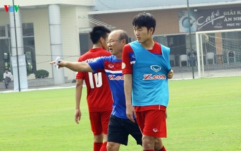  HLV Park Hang Seo và các học trò U23 Việt Nam sẽ tập trung ở Hà Nội từ ngày 1-12. (Ảnh: Trọng Phú)