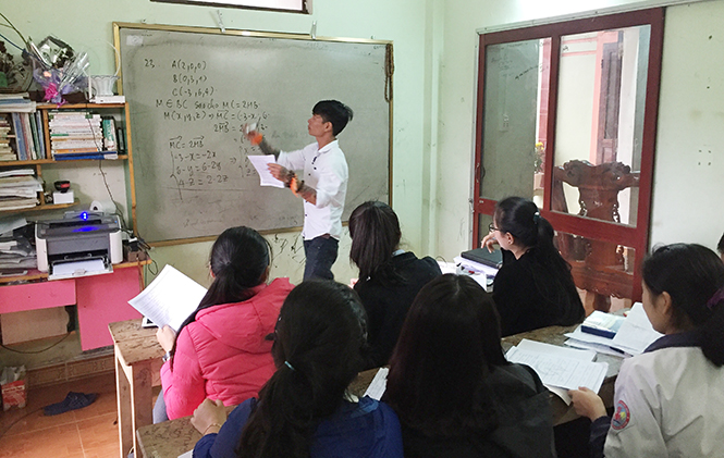 Lớp học của Nguyễn Văn Sỹ ngày càng thu hút đông đảo học sinh tham gia. 