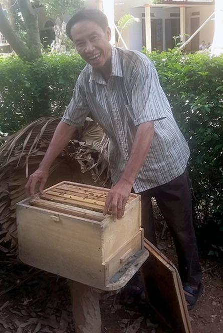  Nhiều hộ gia đình ở huyện Tuyên Hóa đã thoát nghèo nhờ nuôi ong.