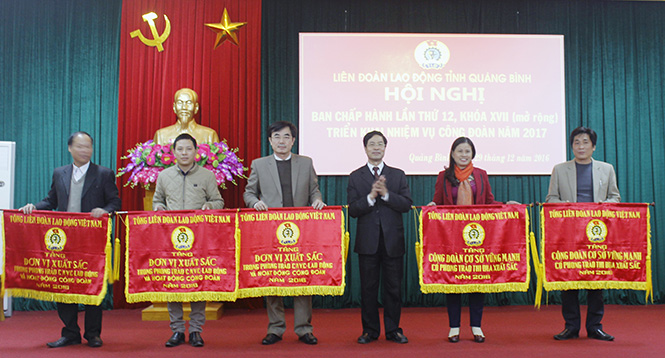 Công đoàn ngành NN và PTNT vinh dự được Tổng Liên đoàn Lao động Việt Nam tặng danh hiệu Công đoàn cơ sở vững mạnh, có phong trào thi đua xuất sắc.