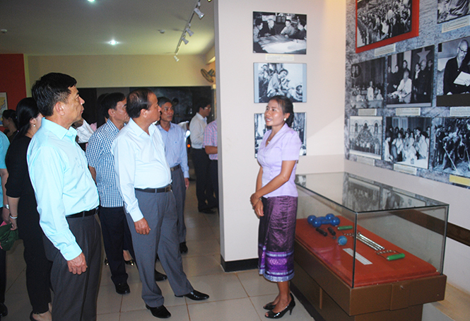  Nhân năm đoàn kết hữu nghị Việt – Lào tháng 8 năm 2017, Đoàn đại biểu tỉnh Quảng Bình thăm Khu lưu niệm Chủ tịch Hồ Chí Minh tại tỉnh Khăm Muộn. 