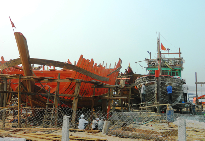 Ngư dân thị xã Ba Đồn đóng mới, nâng cấp tàu cá theo Nghị định 67 của Chính phủ